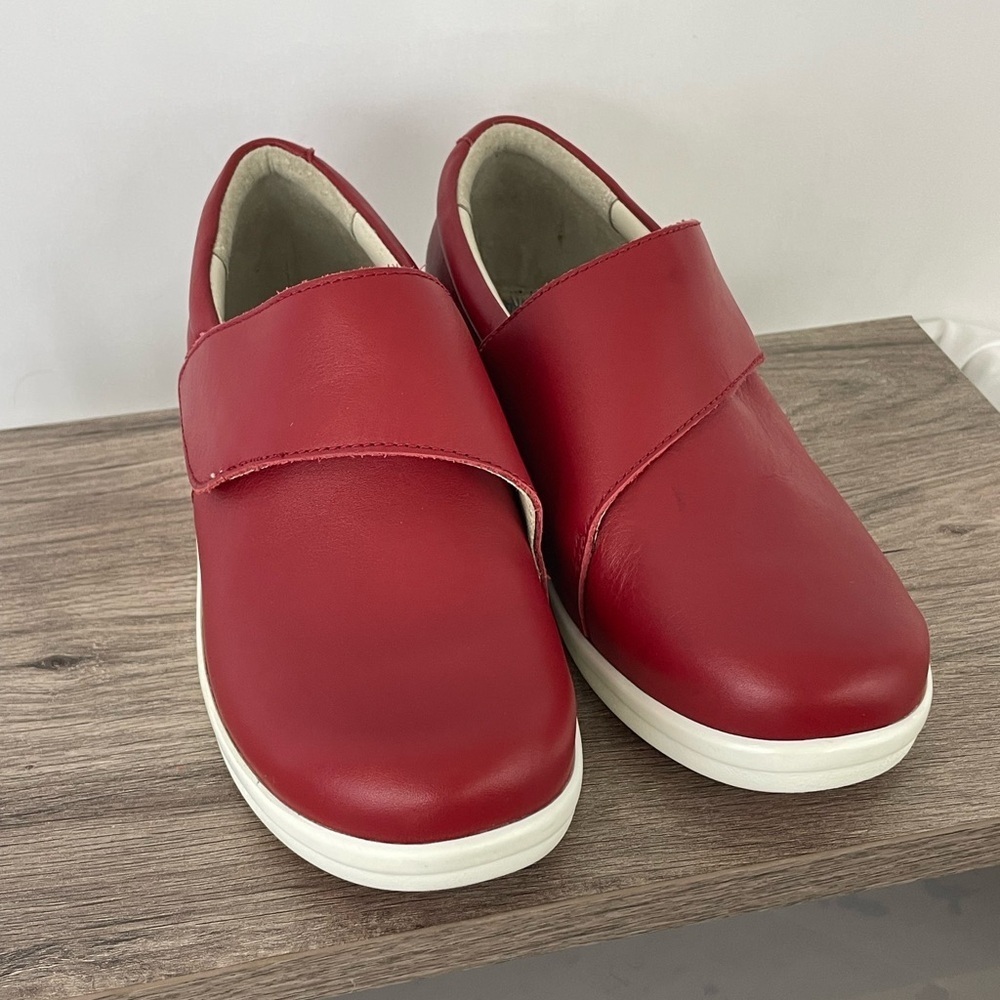 Alegria Leather Clogs Red with Velcro Strap Size 36 inner footbed sole removed - Picture 9 of 10